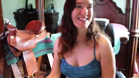 Snapshot of thornbury_rose chatting on April 2026 07:16:01 PM ThornburyRose online show from April 2026 07:16:01 PM