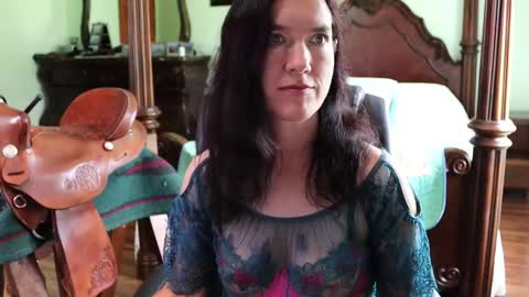Snapshot of thornbury_rose chatting on April 2026 05:52:02 PM ThornburyRose online show from April 2026 05:52:02 PM