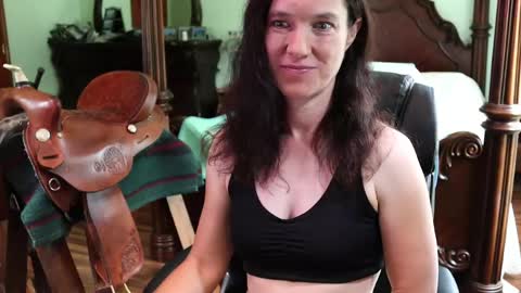 Snapshot of thornbury_rose chatting on June 2026 04:13:02 PM ThornburyRose online show from June 2026 04:13:02 PM
