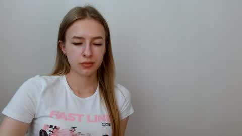 Snapshot of tiarasmile chatting on June 2026 12:22:01 PM Tiara online show from June 2026 12:22:01 PM