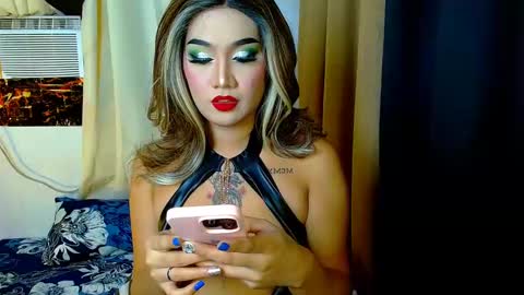 tiarrafoxs online show from January 2025 07:39:01 PM