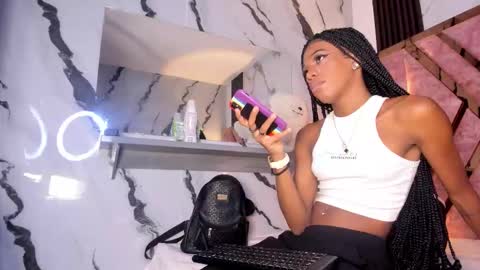 Tifanny online show from December 2025 06:38:02 PM