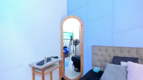 Tifany Lorens online show from April 2026 12:00:02 PM