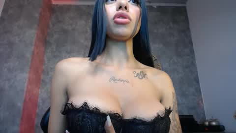 Snapshot of tiffany_1m chatting on December 2024 03:32:02 PM tiffany_1m online show from December 2024 03:32:02 PM