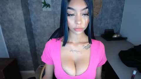 Snapshot of tiffany_1m chatting on December 2024 12:27:01 PM tiffany_1m online show from December 2024 12:27:01 PM