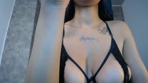 Snapshot of tiffany_1m chatting on January 2025 06:23:01 PM tiffany_1m online show from January 2025 06:23:01 PM