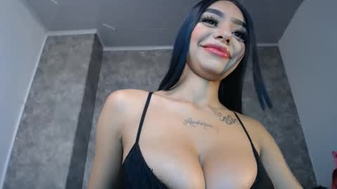 Snapshot of tiffany_1m chatting on January 2025 12:18:01 PM tiffany_1m online show from January 2025 12:18:01 PM