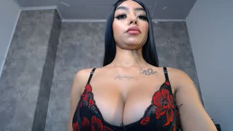 Snapshot of tiffany_1m chatting on January 2025 03:39:02 PM tiffany_1m online show from January 2025 03:39:02 PM