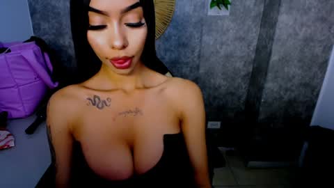 Snapshot of tiffany_1m chatting on February 2025 12:14:02 PM tiffany_1m online show from February 2025 12:14:02 PM