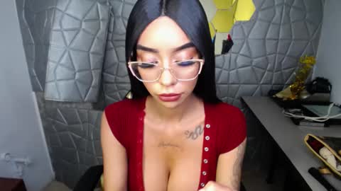 Snapshot of tiffany_1m chatting on March 2025 03:51:02 PM tiffany_1m online show from March 2025 03:51:02 PM