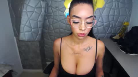 Snapshot of tiffany_1m chatting on March 2025 01:18:01 PM tiffany_1m online show from March 2025 01:18:01 PM