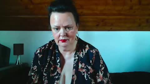 TiffanyMature online show from November 2025 10:47:02 AM