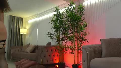 tiffanyyray online show from April 2026 05:19:08 AM