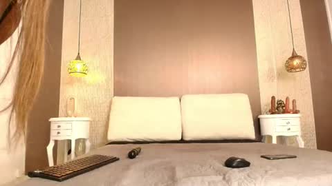 T I F F A N Y online show from January 2026 08:23:01 PM