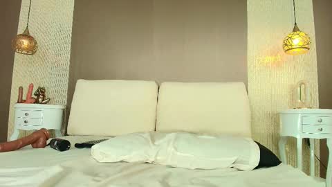 T I F F A N Y online show from February 2026 08:57:01 AM