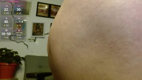 Snapshot of tiina_hz chatting on October 2025 12:52:02 AM Tiina hz online show from October 2025 12:52:02 AM