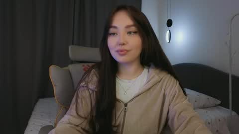 Mia online show from April 2026 02:31:01 PM