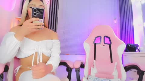 Snapshot of timmy_boyy chatting on April 2026 04:56:01 AM Hallie And Annie online show from April 2026 04:56:01 AM