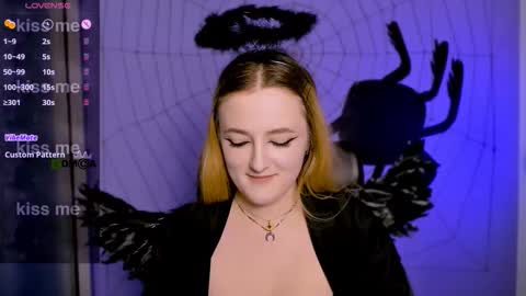 Snapshot of tina_blade_ chatting on October 2025 07:14:02 PM tina_blade_ online show from October 2025 07:14:02 PM