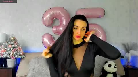 Tina online show from December 2025 11:30:02 AM