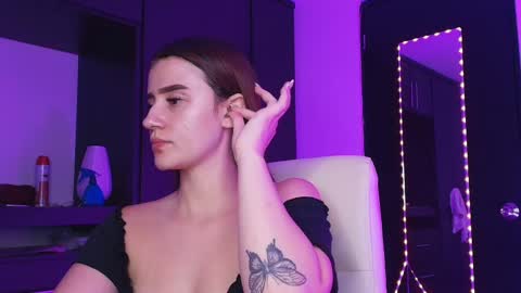 Tina  online show from April 2026 01:37:02 AM