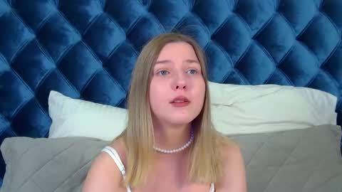 Snapshot of tinaburton chatting on June 2026 04:45:01 PM TinaBurton online show from June 2026 04:45:01 PM
