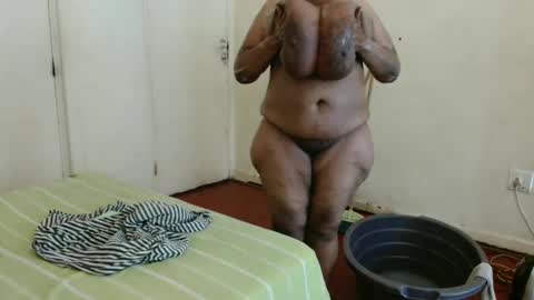 Snapshot of tinagiant chatting on January 2025 08:00:02 AM tinagiant online show from January 2025 08:00:02 AM