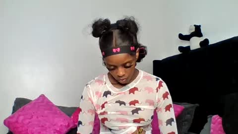 Snapshot of tinashe004 chatting on July 2026 05:39:01 PM tinashe online show from July 2026 05:39:01 PM