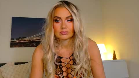 tinkerbell822 online show from October 2025 08:29:01 AM