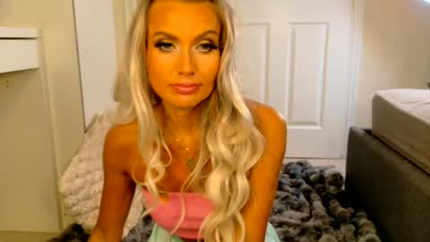 Snapshot of tinkerbell822 chatting on June 2026 07:43:01 AM tinkerbell822 online show from June 2026 07:43:01 AM