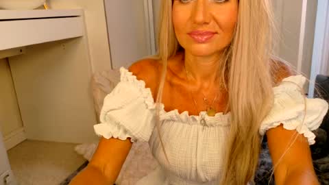 Snapshot of tinkerbell822 chatting on July 2026 07:23:01 AM tinkerbell822 online show from July 2026 07:23:01 AM