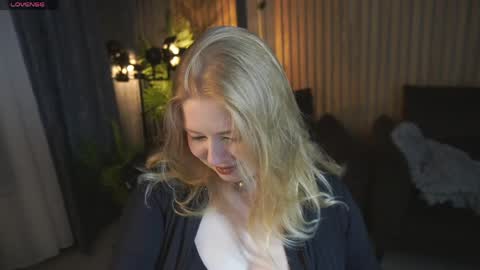 TinkerrBelll online show from April 2026 07:04:02 PM