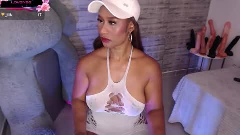 Tinna Goddess online show from November 2025 04:19:02 PM