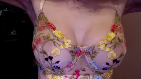 Lily online show from January 2025 10:43:01 AM