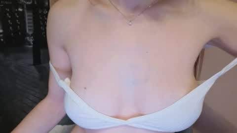 Lily online show from February 2025 10:24:01 PM