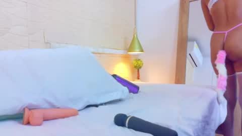 tiny_sarah1 online show from April 2026 07:00:02 AM