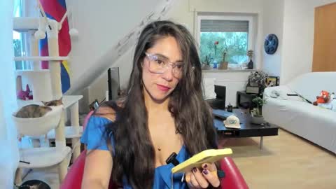 Tiny online show from September 2025 04:56:01 AM