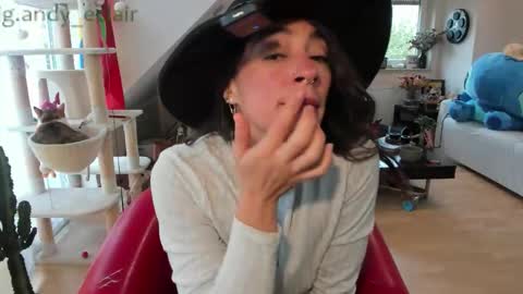 Tiny online show from September 2025 06:51:02 AM