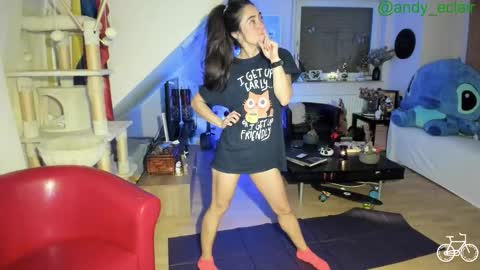 Tiny online show from December 2025 03:33:02 AM