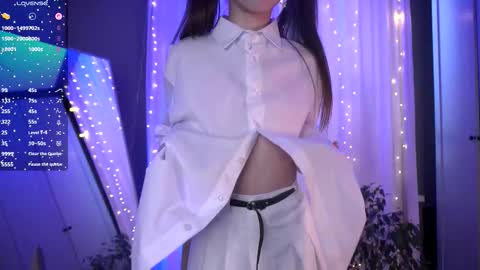 Snapshot of tinyanie chatting on January 2026 06:08:01 AM Annie online show from January 2026 06:08:01 AM