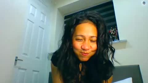 Snapshot of tinyasian911718 chatting on December 2024 06:01:02 PM Tinyasian911718 sweetinyasian instagram online show from December 2024 06:01:02 PM