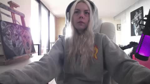 Snapshot of tinykylie chatting on October 2025 06:25:02 PM stage Kylie Sinner brand CLITBAIT online show from October 2025 06:25:02 PM