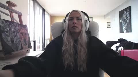 Snapshot of tinykylie chatting on October 2025 03:14:02 PM stage Kylie Sinner brand CLITBAIT online show from October 2025 03:14:02 PM