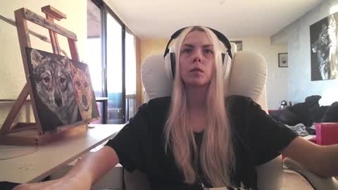 Snapshot of tinykylie chatting on November 2025 08:44:01 PM stage Kylie Sinner brand CLITBAIT online show from November 2025 08:44:01 PM