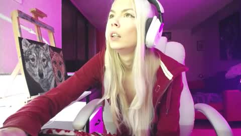 Snapshot of tinykylie chatting on November 2025 03:17:01 AM stage Kylie Sinner brand CLITBAIT online show from November 2025 03:17:01 AM