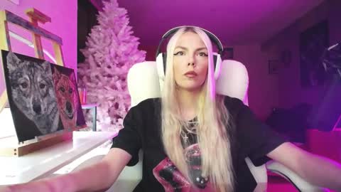 Snapshot of tinykylie chatting on November 2025 01:48:02 AM stage Kylie Sinner brand CLITBAIT online show from November 2025 01:48:02 AM