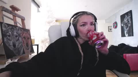 Snapshot of tinykylie chatting on November 2025 07:02:02 PM stage Kylie Sinner brand CLITBAIT online show from November 2025 07:02:02 PM