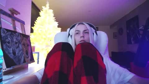 Snapshot of tinykylie chatting on November 2025 10:09:01 AM stage Kylie Sinner brand CLITBAIT online show from November 2025 10:09:01 AM