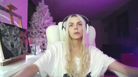 Snapshot of tinykylie chatting on November 2025 10:14:02 PM stage Kylie Sinner brand CLITBAIT online show from November 2025 10:14:02 PM