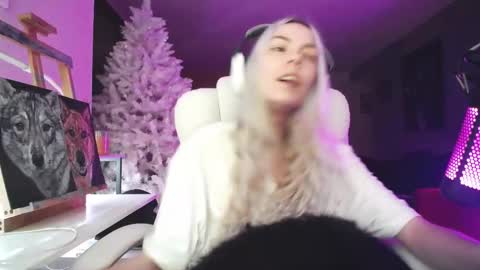 Snapshot of tinykylie chatting on November 2025 10:52:02 PM stage Kylie Sinner brand CLITBAIT online show from November 2025 10:52:02 PM